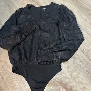 Express Black Floral Jacquard Long Sleeve Bodysuit XS Puff Sleeve Snap Bottom